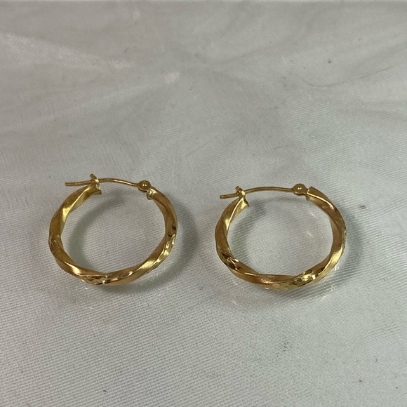 14K YELLOW GOLD Classic twisted hoop earrings matte and shine REAL GOLD vintage - Picture 5 of 15
